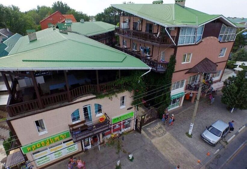 פנסיון Karavan