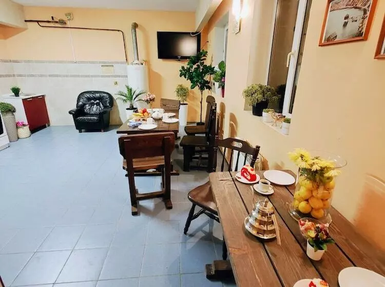 پانسیون Karavan