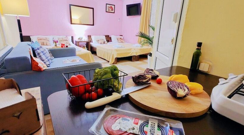 פנסיון Karavan