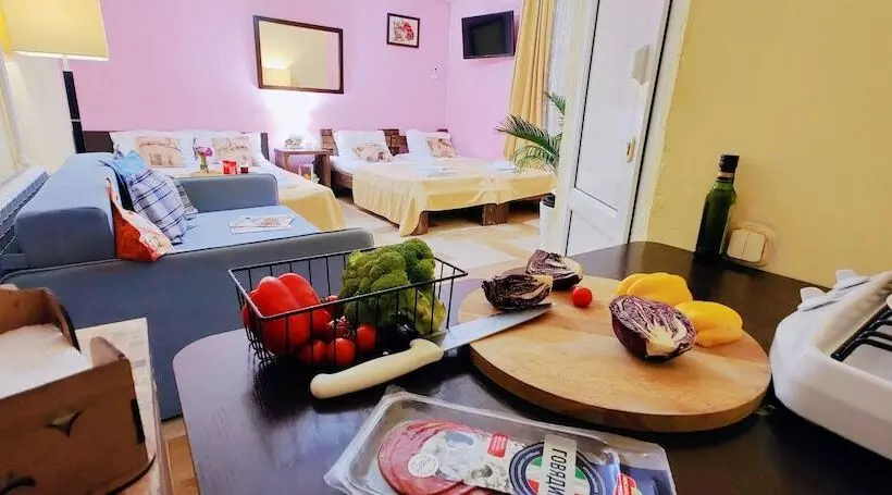 پانسیون Karavan