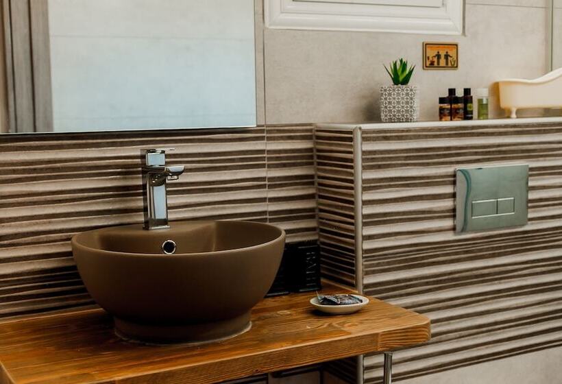 تختخواب و صبحانه Dim House