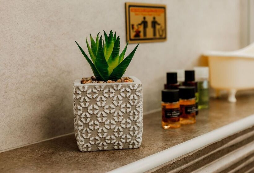 تختخواب و صبحانه Dim House