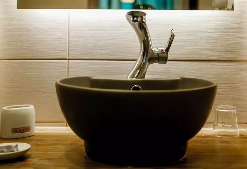 تختخواب و صبحانه Dim House