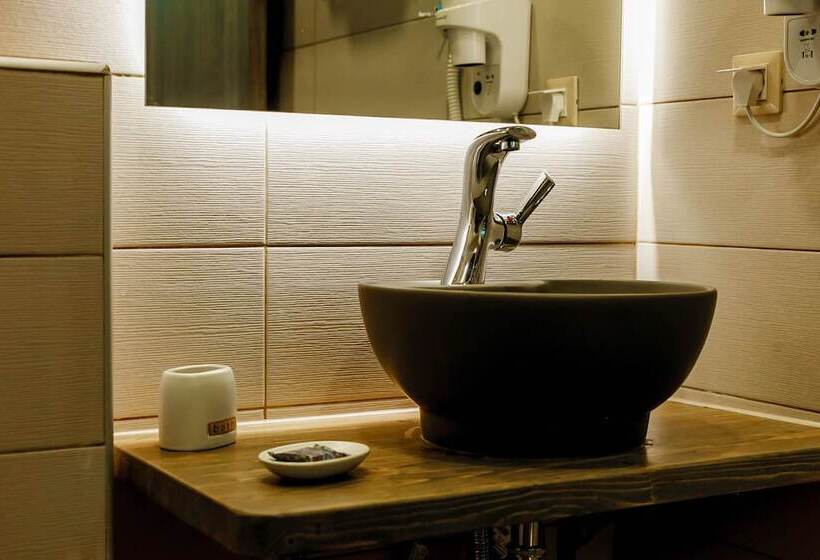 تختخواب و صبحانه Dim House