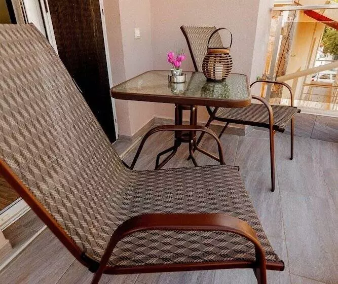 تختخواب و صبحانه Dim House