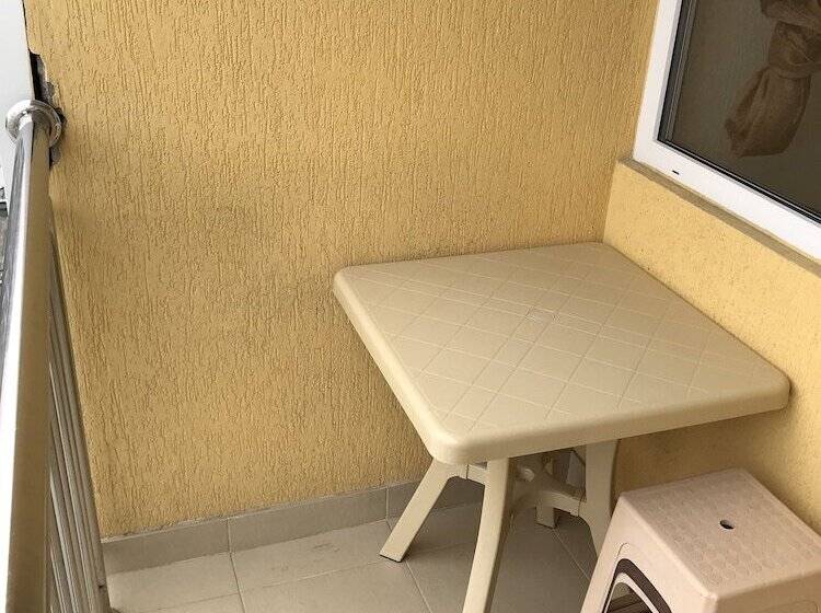 تختخواب و صبحانه Meridian