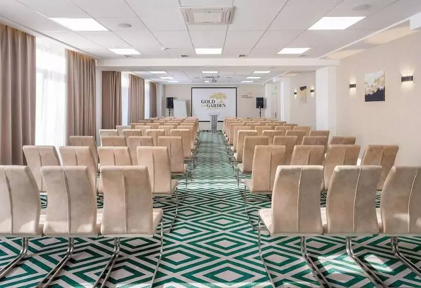 ホテル Gold Inn Garden