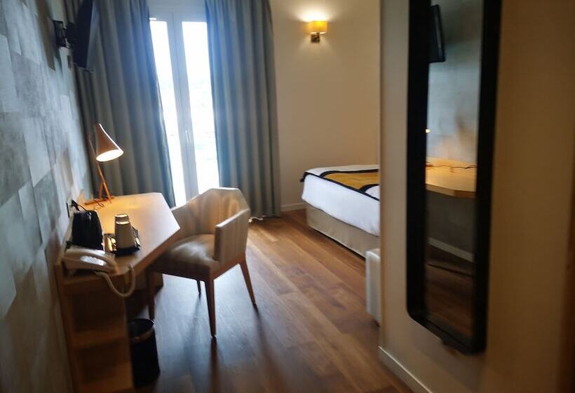 Les Suites   Konine 4   Hotel & Bar & Restaurant