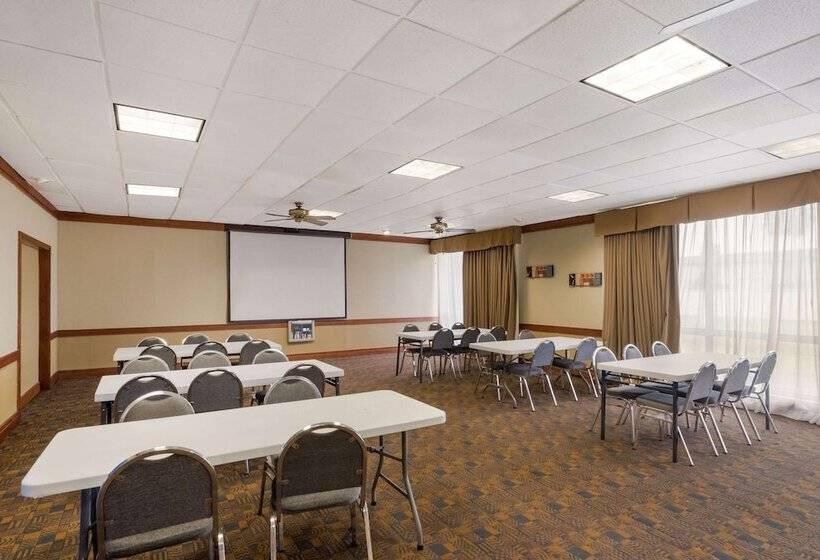 فندق Quality Inn