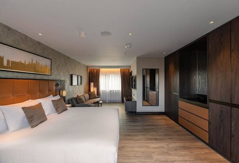 פנסיון The Fellows House Mews