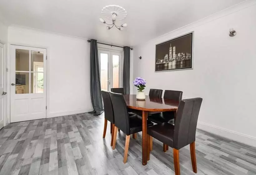 Residenssi 4br 10guests Parking Garden