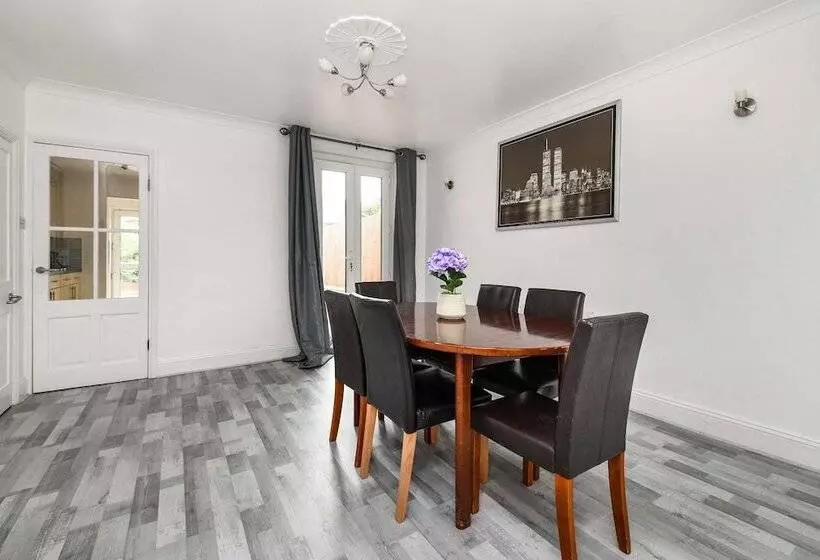 Residenssi 4br 10guests Parking Garden