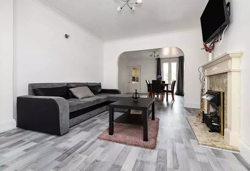 Residenssi 4br 10guests Parking Garden