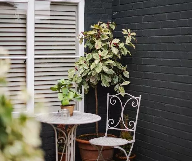 Hostelli Hare & Hounds Newbury