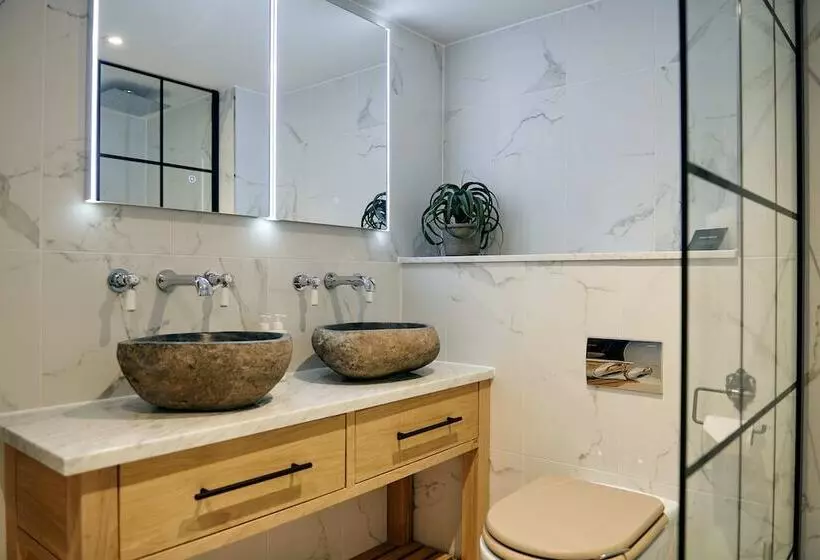 Hostelli Hare & Hounds Newbury