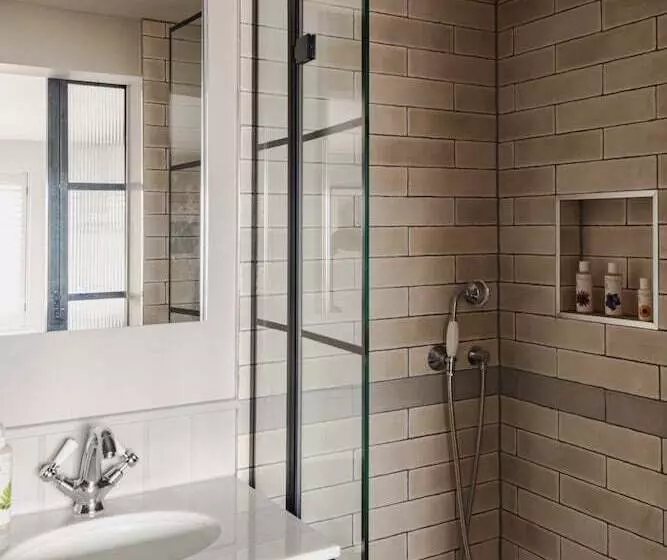 Hostelli Hare & Hounds Newbury