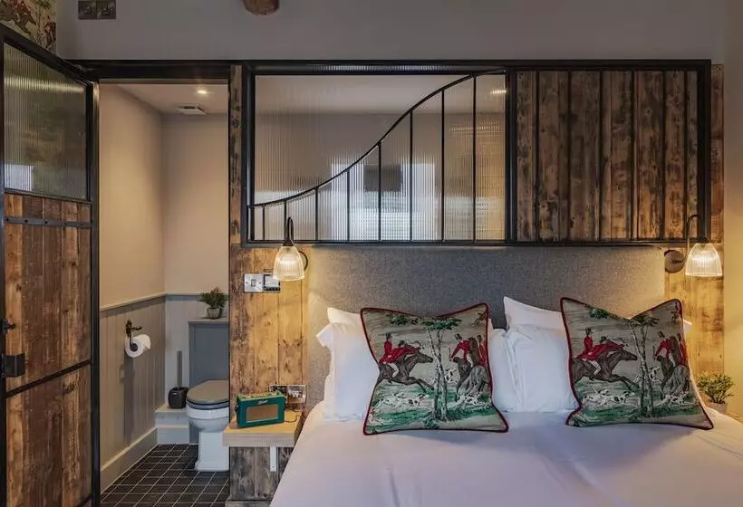 Hostelli Hare & Hounds Newbury