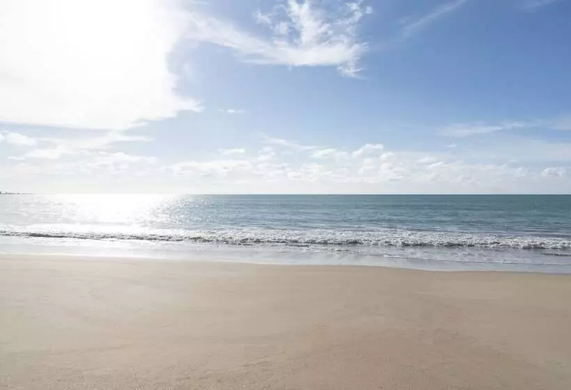 ホテル Avani+ Khao Lak Resort