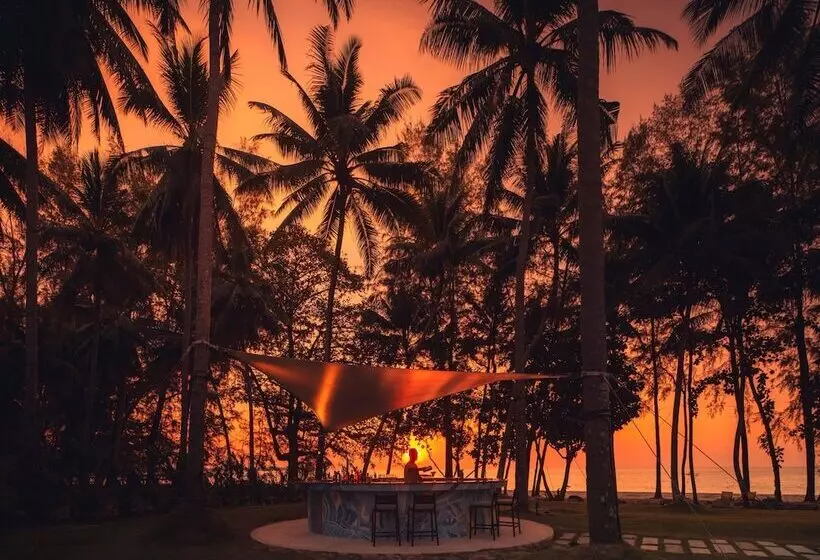 ホテル Avani+ Khao Lak Resort