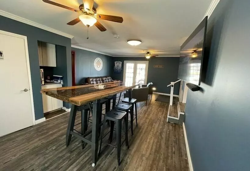 Hotelli Talkin Tackle Outfitter And Lodge