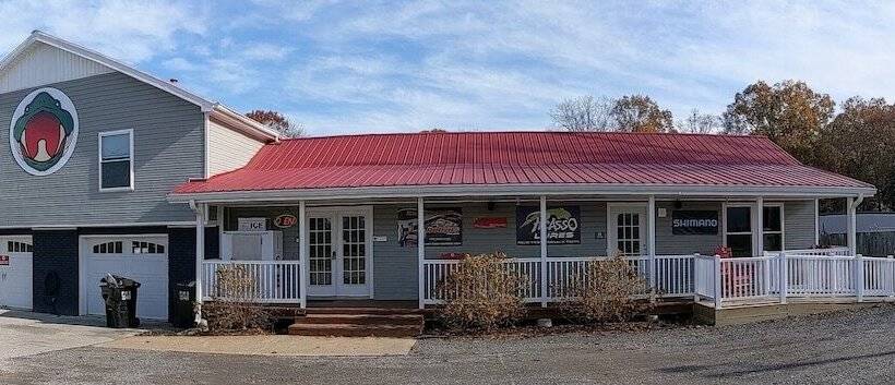 فندق Talkin Tackle Outfitter And Lodge