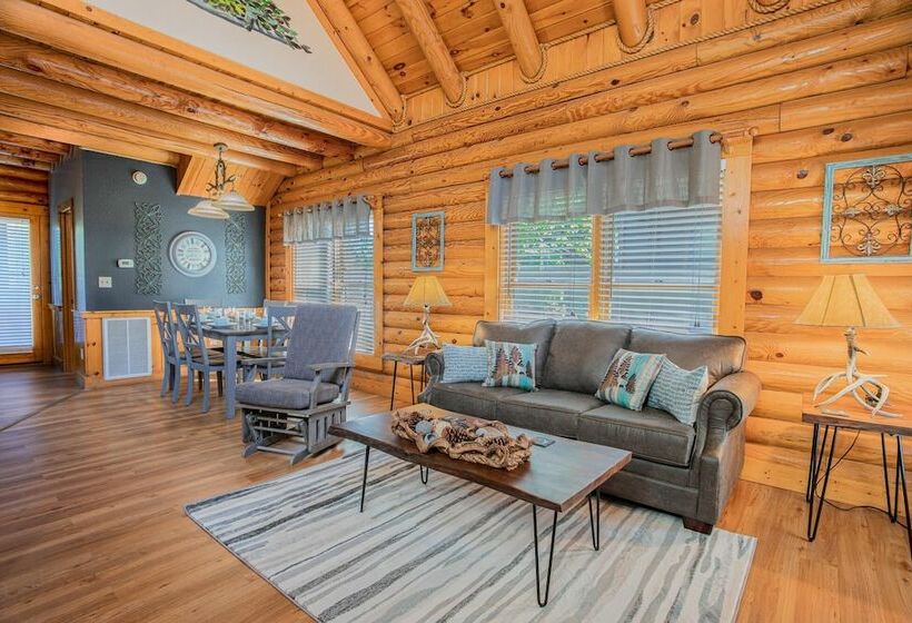 Private Hot Tub Table Arcade And High Speed Internet 2 Minutes From The Parkway