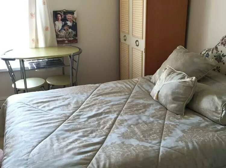 اقامتگاه 3bed House In Portland For Up To 6 People