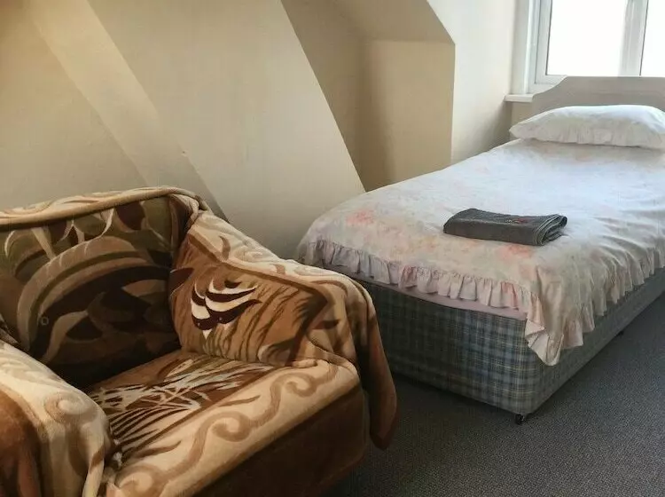 اقامتگاه 3bed House In Portland For Up To 6 People