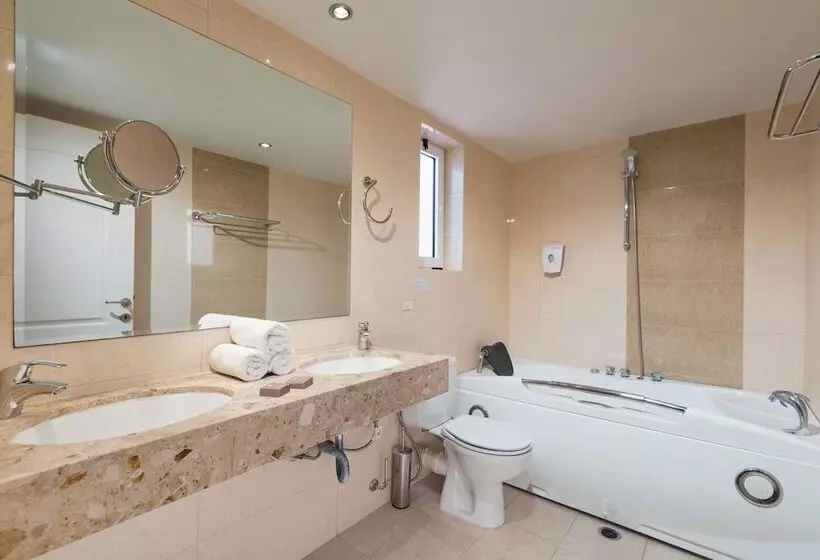 هتل Aeolian Village Beach Resort