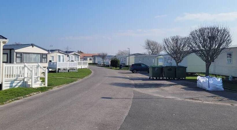 ホテル Family Friendly 2 Bed Caravan In Rhyl, North Wales