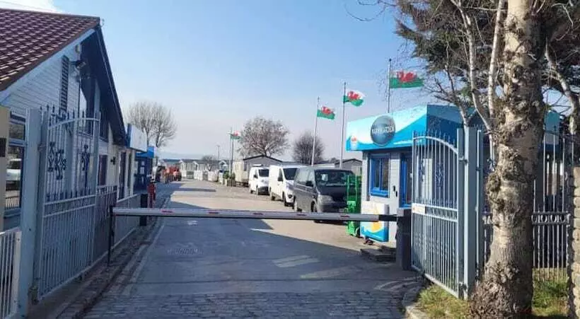 Hotelli Family Friendly 2 Bed Caravan In Rhyl, North Wales