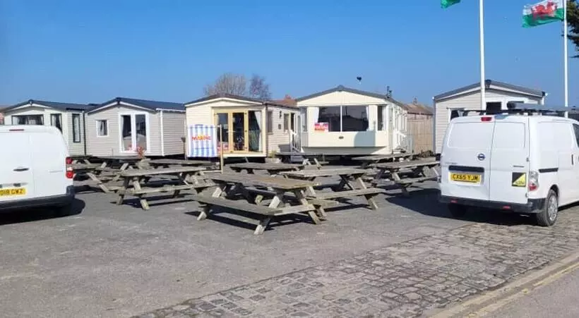 Hotelli Family Friendly 2 Bed Caravan In Rhyl, North Wales