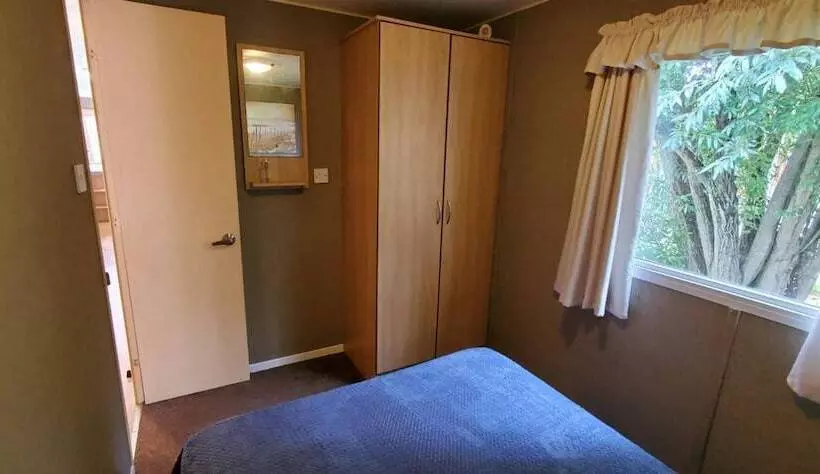 Hotelli Family Friendly 2 Bed Caravan In Rhyl, North Wales