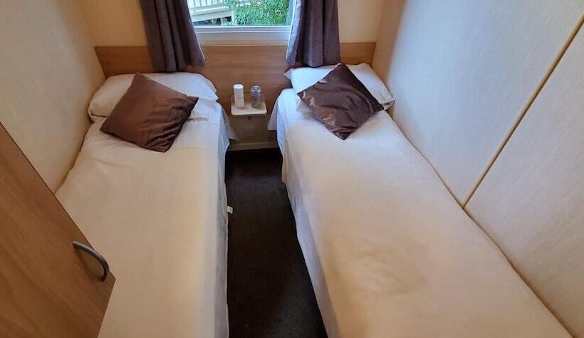 ホテル Family Friendly 2 Bed Caravan In Rhyl, North Wales