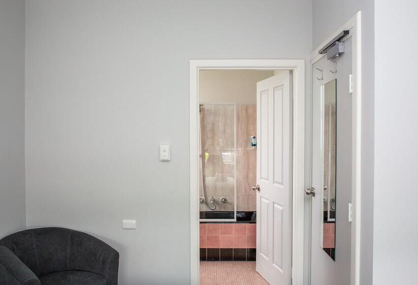 בית מלון כפרי Five Island