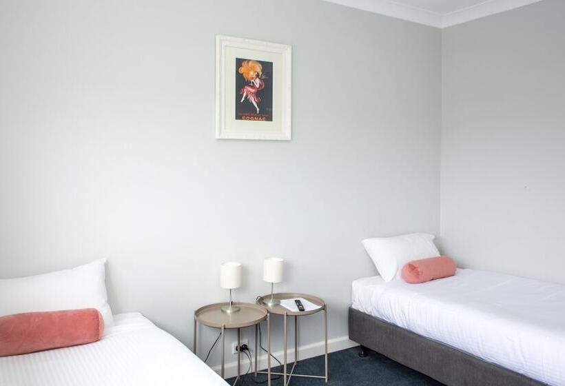 בית מלון כפרי Five Island