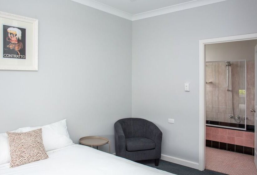 בית מלון כפרי Five Island