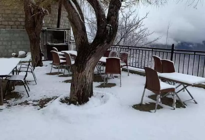 هتل Hunza Huts Duikar Altit