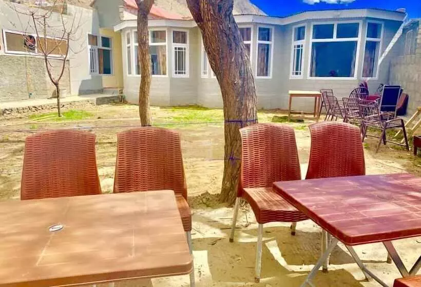 هتل Hunza Huts Duikar Altit