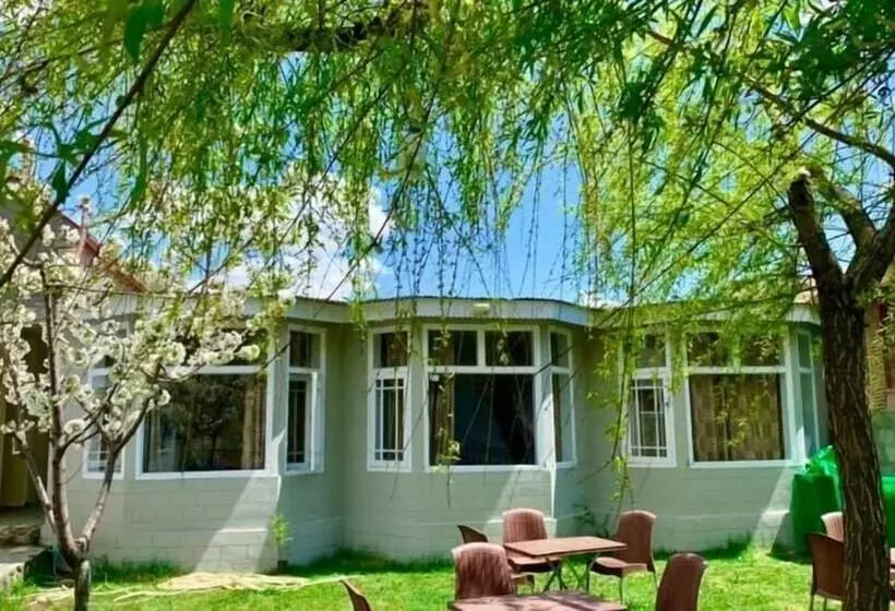 هتل Hunza Huts Duikar Altit