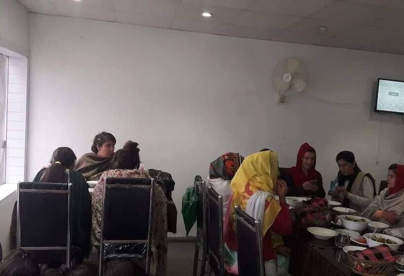 هتل Hunza Huts Duikar Altit