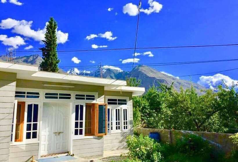 هتل Hunza Huts Duikar Altit