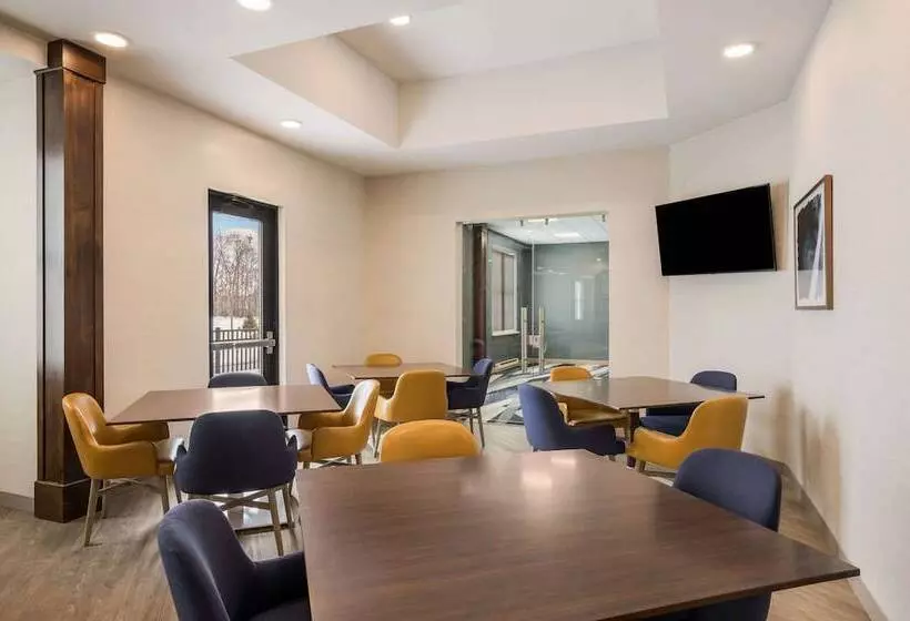 Hotelli Mainstay Suites Gaylord