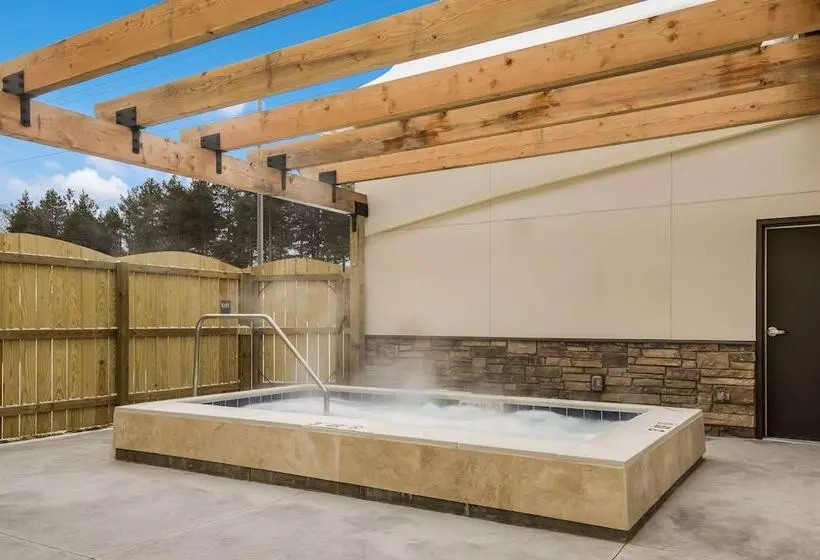 Hotelli Mainstay Suites Gaylord