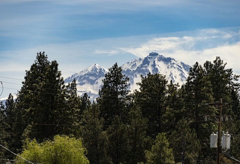 ホテル Ski Inn Taphouse