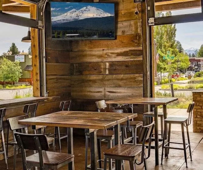 Hotelli Ski Inn Taphouse