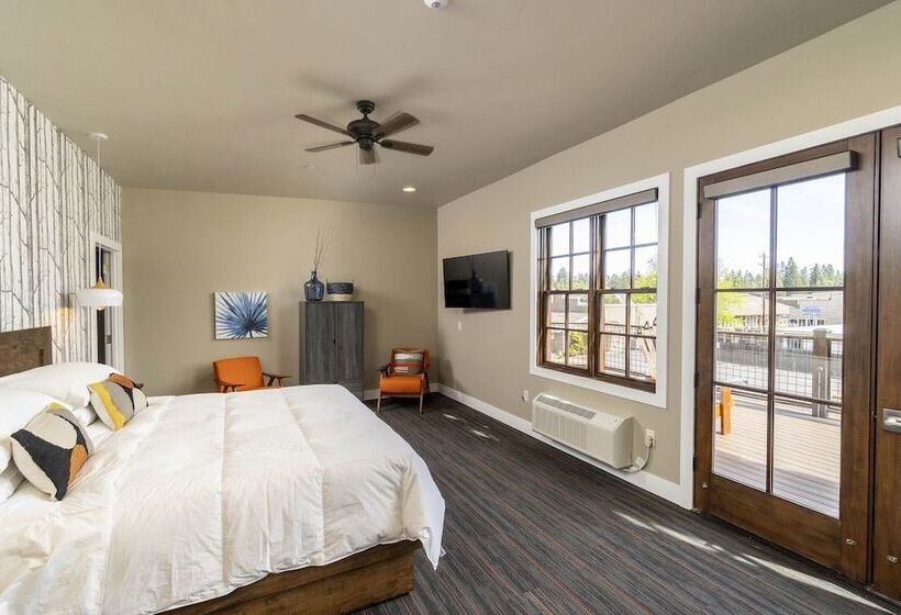 ホテル Ski Inn Taphouse