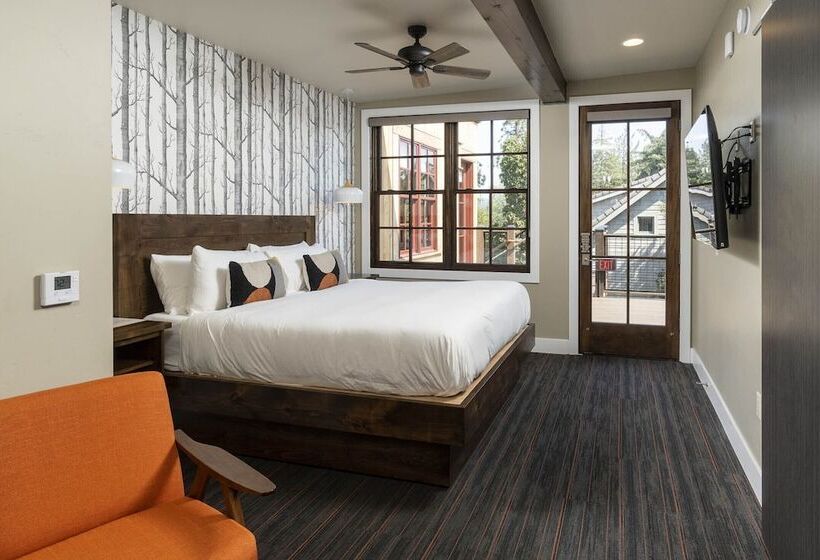 ホテル Ski Inn Taphouse