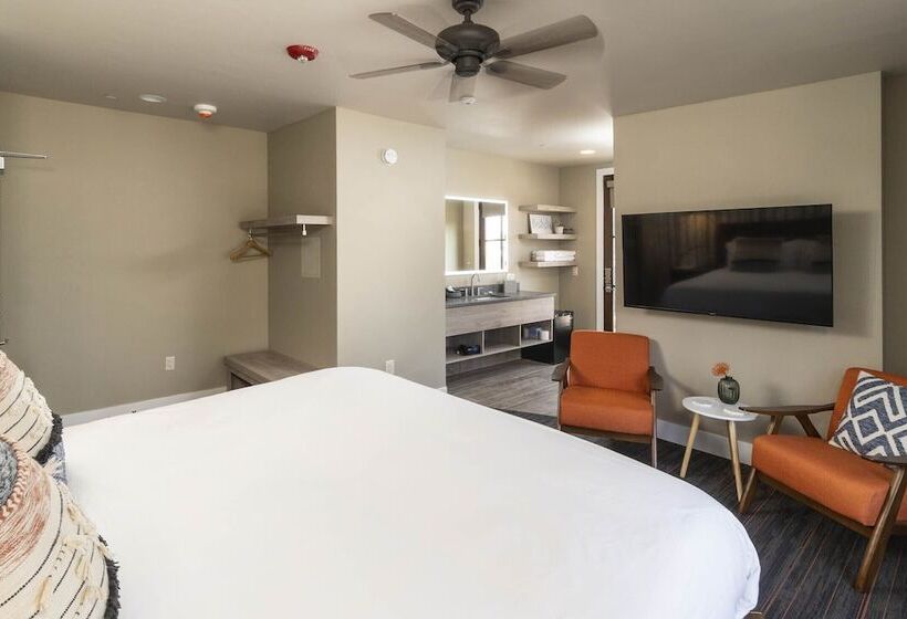 ホテル Ski Inn Taphouse