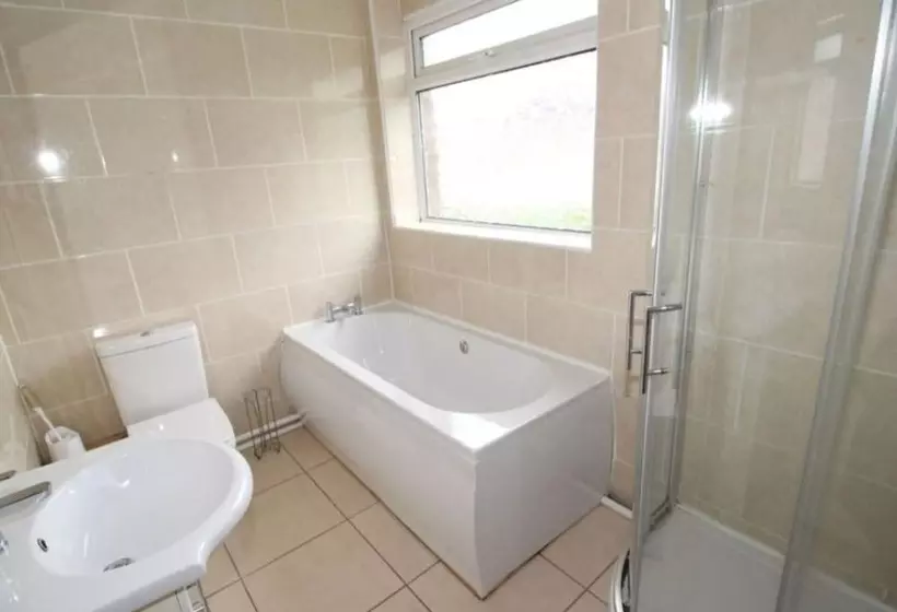 Residenssi Inviting 5 Bed House In Stockport Bramhall